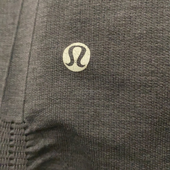 Lulu capris dark grey sz 4 like new worn twice - Picture 5 of 5